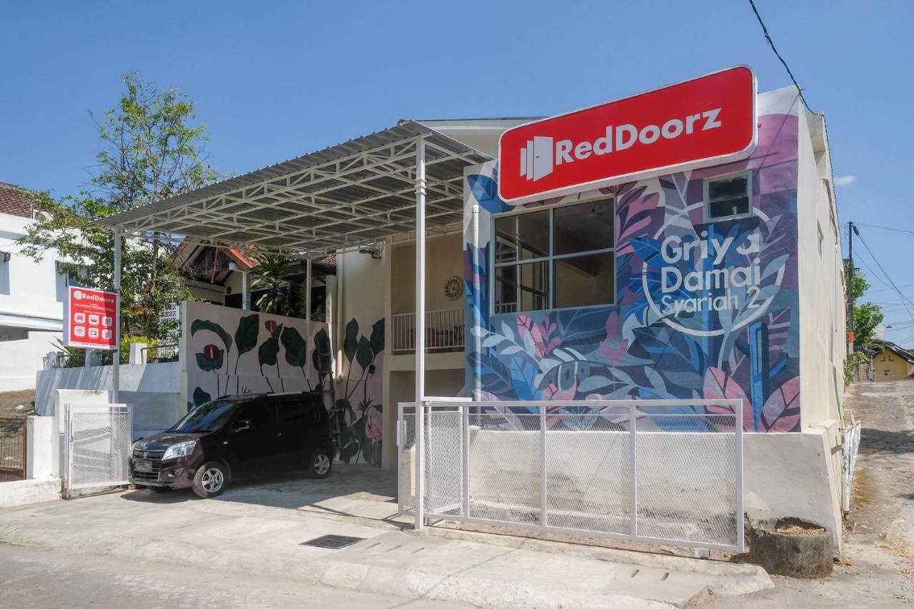 Reddoorz Syariah Near Universitas Mercu Buana Kampus 2 Yogyakarta Kejayan エクステリア 写真