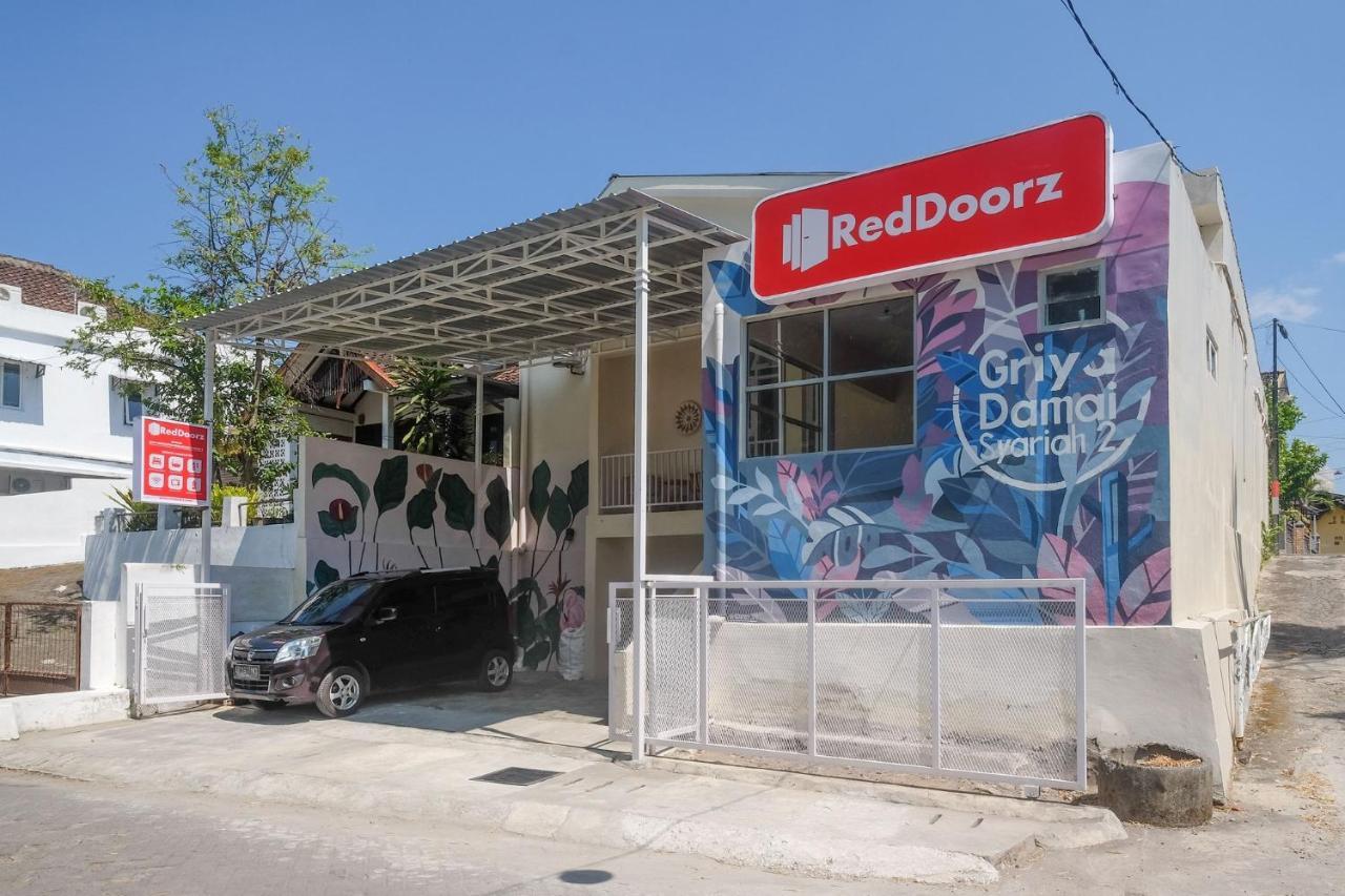 Reddoorz Syariah Near Universitas Mercu Buana Kampus 2 Yogyakarta Kejayan エクステリア 写真